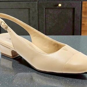 Trotters Dea Slingback Heel Nude Sz 9W NWOT